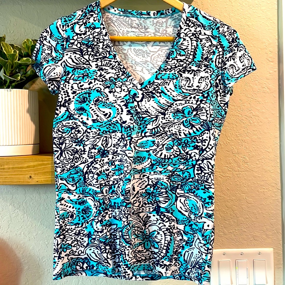 Lilly Pulitzer Etta V-Neck Tee. Size XS